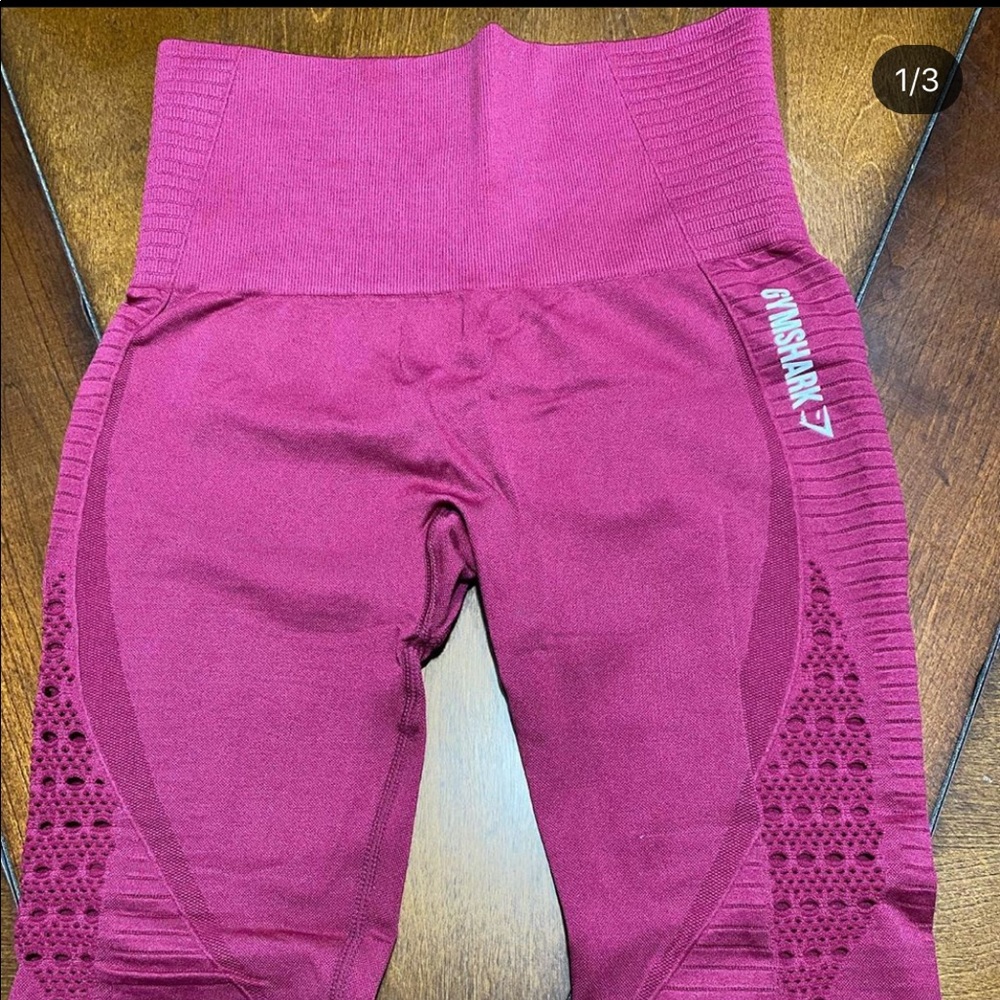 Gym shark leggings